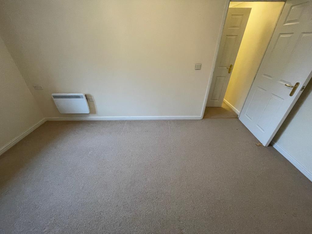 Lot: 67 - SECOND FLOOR TWO-BEDROOM AGE-RESTRICTED APARTMENT - Flat 69 - bedroom 2